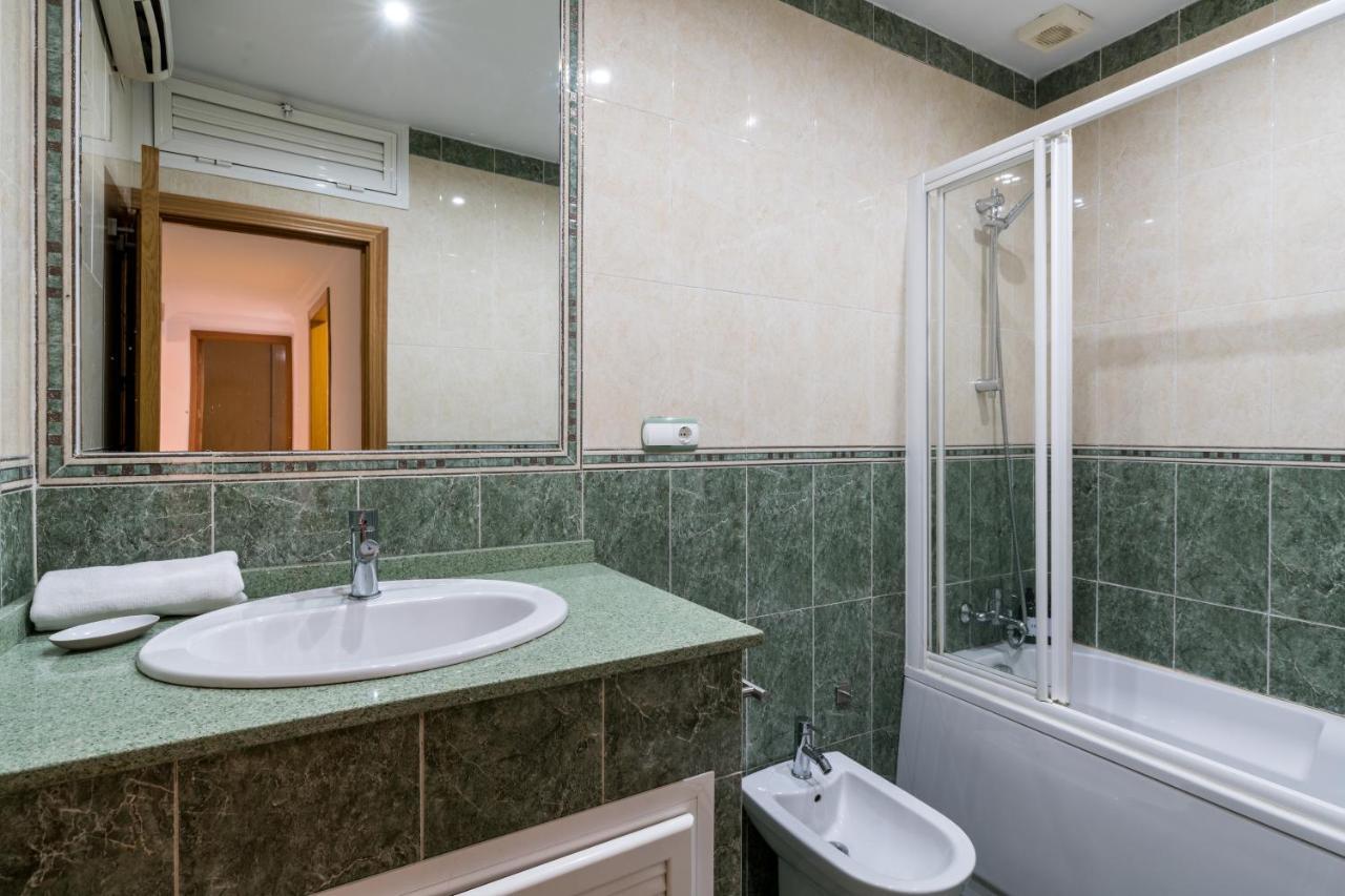 Holi-Rent Salado Apartment Seville Luaran gambar